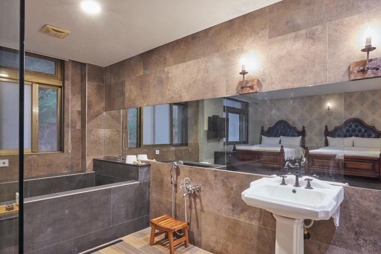 Kyokusui Hotspring Hotel Taipei Bagian luar foto